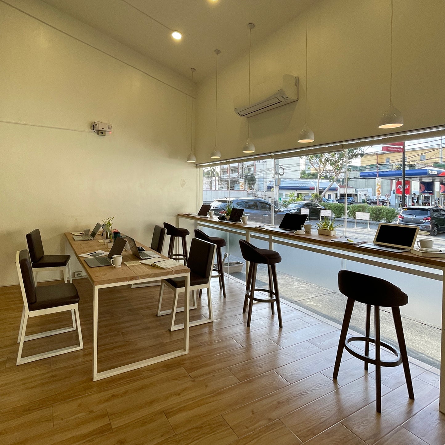 Hot Desk – 10 Visit Pass (30 Days Validity) | Coworking Space in Makati